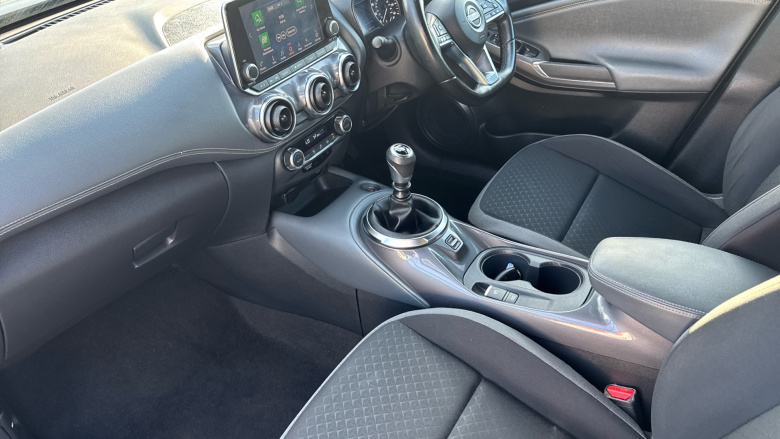 Nissan Juke 1.0 DiG-T 114 N-Connecta 5dr Petrol Hatchback